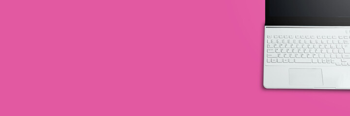 White computer on desk or table.  Copy space.  デスクまたはテーブルの上の白いパソコン  コピースペース