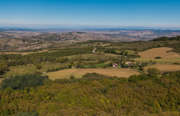 Fototapeta na wymiar Panorama autunnale fotografato dalla fortezza di Radicofani in Toscana