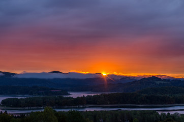 Obraz premium Wschód słońca Bieszczady - Polańczyk