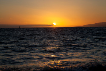 Obraz premium Atardecer sobre el mar en Santa Mónica