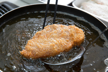とんかつ調理風景