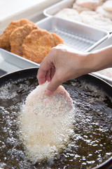 とんかつ調理風景