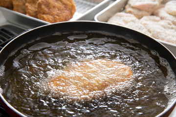 とんかつ調理風景