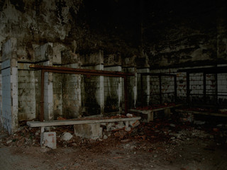 Fototapeta premium interior edificio de mina abandonada en el norte de España