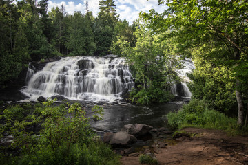 Fototapeta na wymiar Beautiful Bond Falls in Michigan's Upper Peninsula