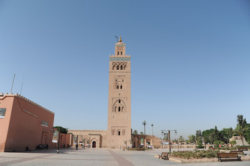 Fototapeta premium MARRAKECH, MOROCCO - SEPTEMBER 30, 2019: Koutoubia mosque, the largest mosque in Marrakesh