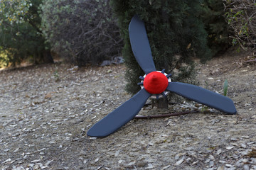 H&eacute;lice de avi&oacute;n en un &aacute;rbol