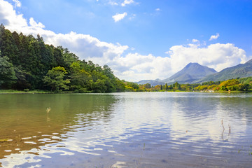 Fototapeta na wymiar 志高湖と由布岳　大分県別府市　Shidakako and Mt. Yufudake Ooitaken Beppu