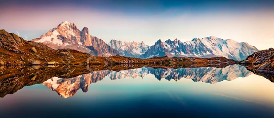 Fototapete Rund Panoramic autumn view of Cheserys lake with Mount Blank on background, Chamonix location. Magnificent outdoor scene of Vallon de Berard Nature Preserve, Alps, France, Europe. © Andrew Mayovskyy