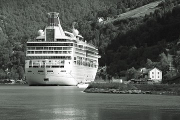 Obraz premium Cruise ship in Norway fiord. Black and white vintage style.