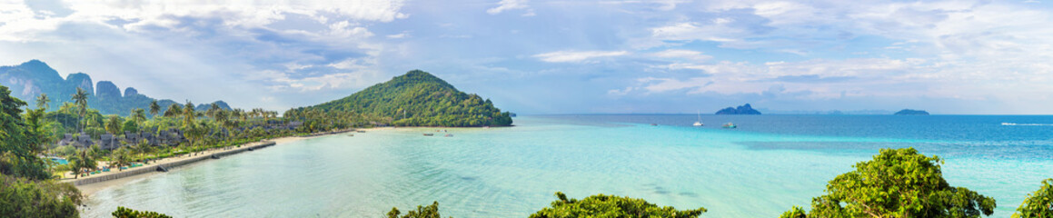 Fototapeta na wymiar Phi Phi island beach panorama from viewpoint on mountain