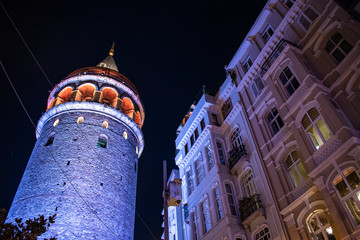 Obraz premium Istanbul, Turkey: night view of the Galata Tower, medieval stone tower built by Genoese in 1348 in the Karakoy quarter, cone-capped cylinder dominating the skyline with panoramic vista of the city