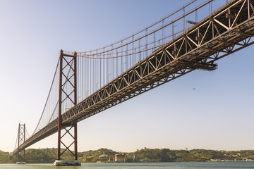 Fototapeta na wymiar panoramic of the 25 de Abril bridge in Lisbon