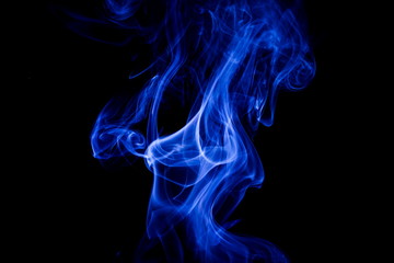 Obraz premium Blue smoke on black background
