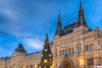 Fototapeta premium Red square at night with the building of the Main Department store (GUM), Moscow
