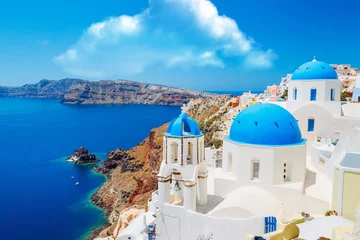 Foto op Plexiglas anti-reflex Panoramic shot of the Blue domed church at Oia Santorini Greece © ilker