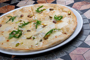 Pizza with pear and gorgonzola