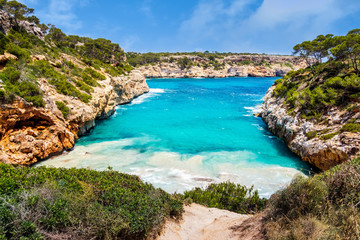 Obraz premium Beautiful beach and bay with turquoise sea water, Cala des Moro, Santanyi, Mallorca island, Spain