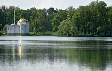 Le palais Catherine ou palais de Tsarskoïe Selo et ses jardins situé à Pouchkine