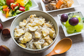 炊きたての栗の炊き込みご飯