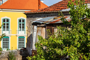 Fototapeta na wymiar new and old houses