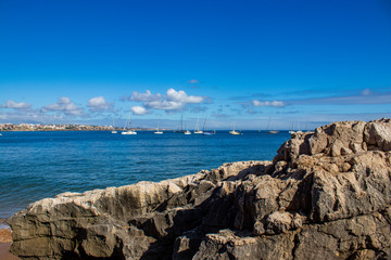 Fototapeta na wymiar rocks with sea in the background