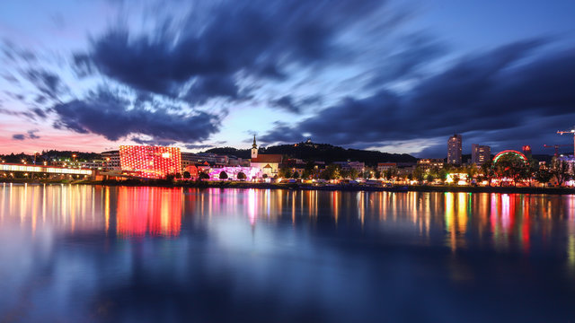 stadt linz bei nacht