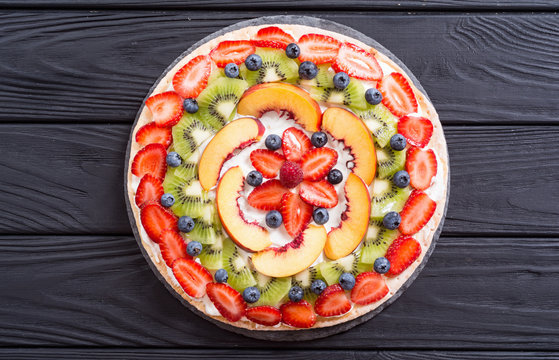 Fruit pizza with fruit and berries .