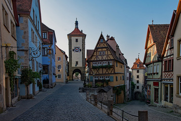 Fototapeta na wymiar Der Plönlein in der Altstadt von Rothenburg ob der Tauber in Mittelfranken, Bayern, Deutschland 