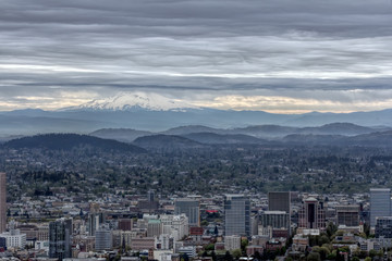 Fototapeta na wymiar Portland Skyline and Mount Hood