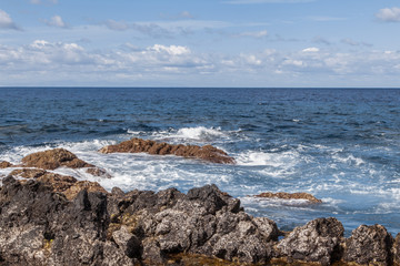 Paisaje de mar con rocas