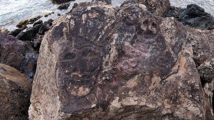 amazing idols and cave paintings of easter island