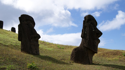 amazing idols and cave paintings of easter island