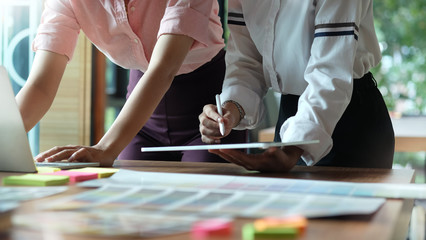 Designer working with UX UI design.