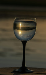 Obraz premium the sunset in the glass near the river