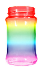 Ein leeres Marmeladenglas vor weißem Hintergrund.