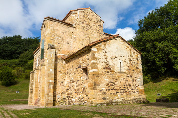 Fototapeta na wymiar Oviedo, Chiesa e Monumento Preromanico, Spagna