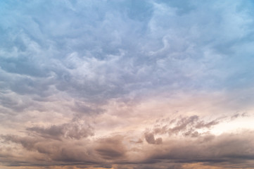 Obraz premium Dark clouds at sunset. Cloudy rainy sky in the evening.