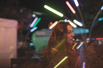 Wunderbare Schöne Frau in der Nacht von Berlin