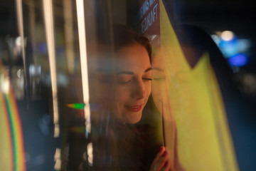 Wunderbare Schöne Frau in der Nacht von Berlin