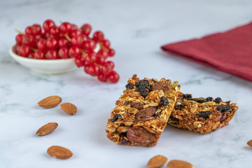 Energy bars of oatmeal, almonds, sunflower seeds, raisins and honey. Red currants. Gluten free.