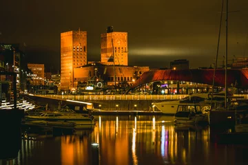 Foto op Plexiglas Widok nocny na Oslo z Aker Brygge © Dreamnordno