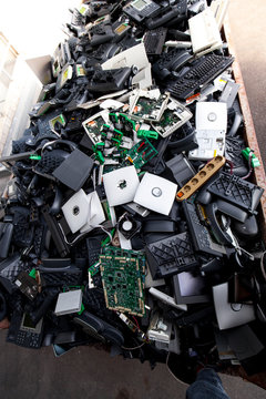 Old telephones and computer elektronic waste. Alte Telephone, Computer und Elektronik M&uuml;ll. 