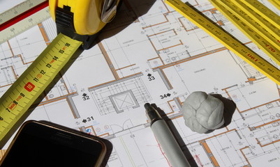 Architetto al tecnigrafo - progettare