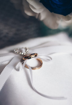 Golden wedding rings with wedding decoration, Selective Focus. Toned Image...