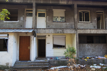Fototapeta na wymiar Old destroyed apartment.