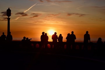 Fototapeta premium Group watching sunset- Seaside, Oregon