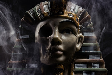 Pharoah statue face with skull.