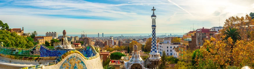 Fotobehang Panoramisch uitzicht op Park Guell in Barcelona, Catalonië, Spanje. © bluebeat76