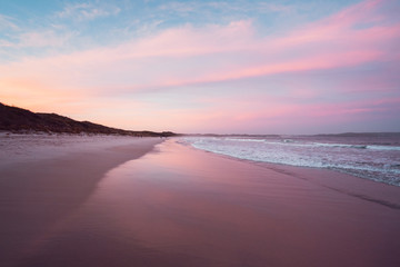 Fototapeta na wymiar Epic pink and purple sunset over Cosy Corner Beach in Albany, Western Australia. Beautiful vibrant colours in the sky over the beach. 